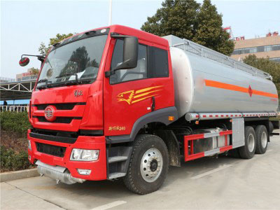 解放后八輪23立方運油車