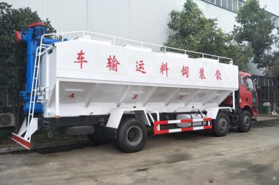 解放小三軸散裝飼料運輸車